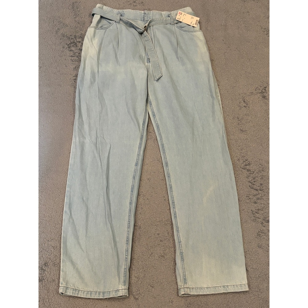 Uniqlo Belted Pleated Jeans Womens 29 Light Wash Blue Straight Leg 221-425543